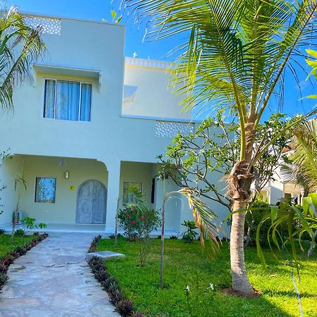 White Villa - Paparemo Beach Watamu Eksteriør bilde