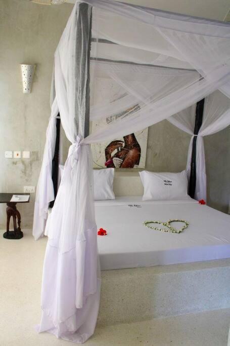 White Villa - Paparemo Beach Watamu Eksteriør bilde